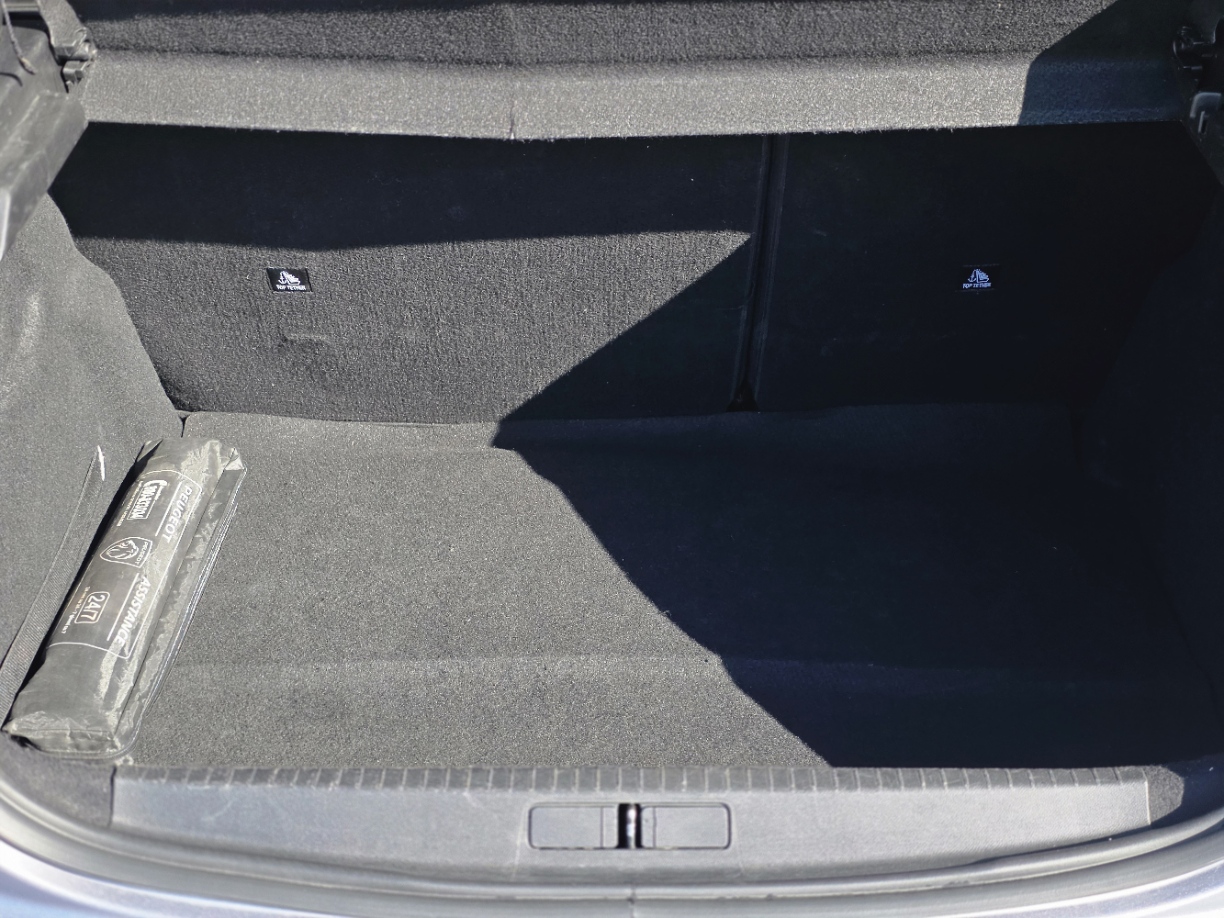 
								Peugeot 208 1.5 100cv full									