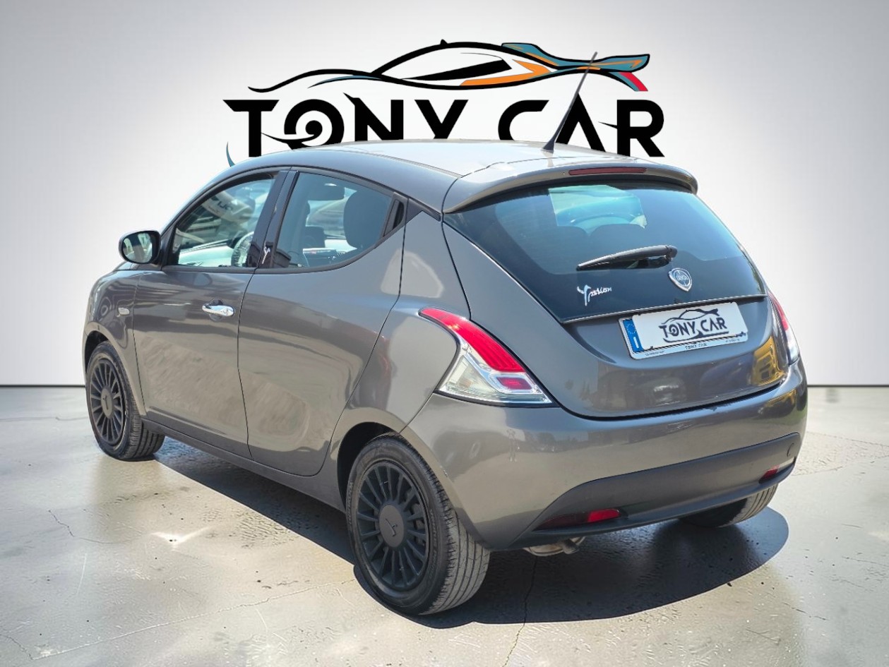 
								Lancia Ypsilon 1.2 69cv GPL full									