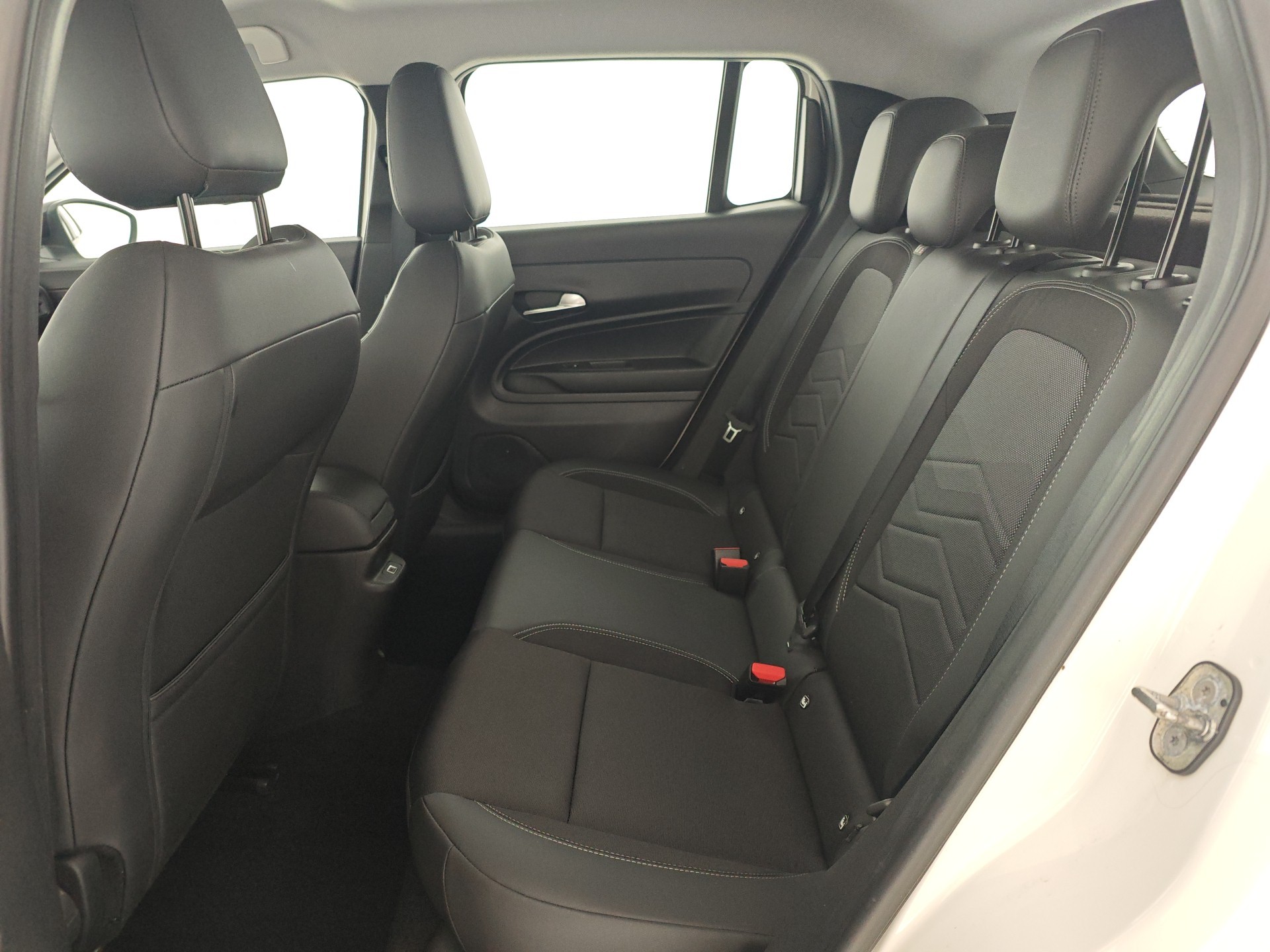 
								Jeep Avenger 1.2 101cv full									